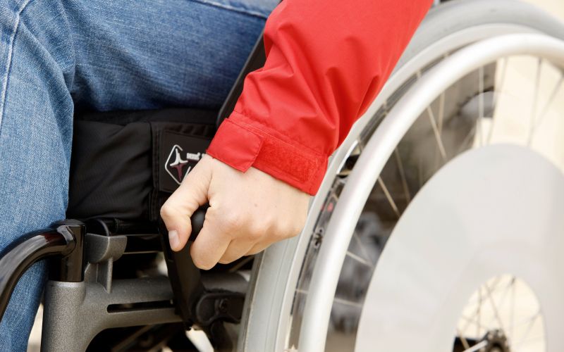 Prijeli roparja banke na invalidskem vozičku