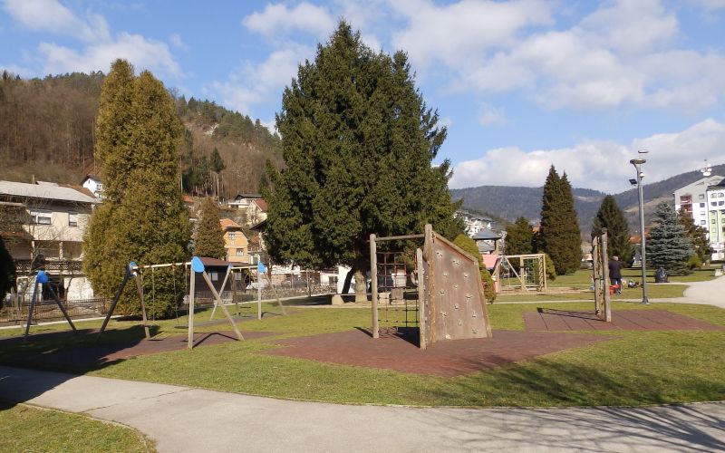 Trbovlje mestni park.JPG