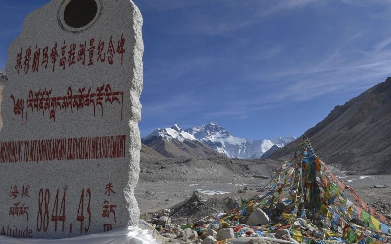 Mount_Everest_spomenik.jpg
