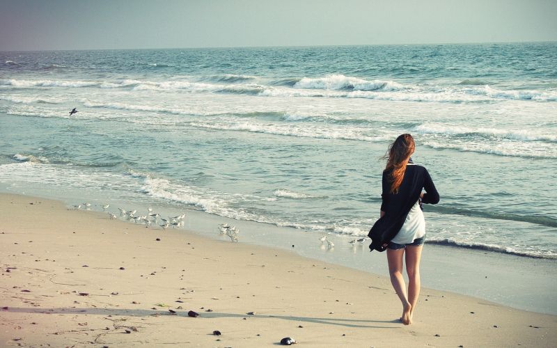 beach-woman-1149088_1920.jpg