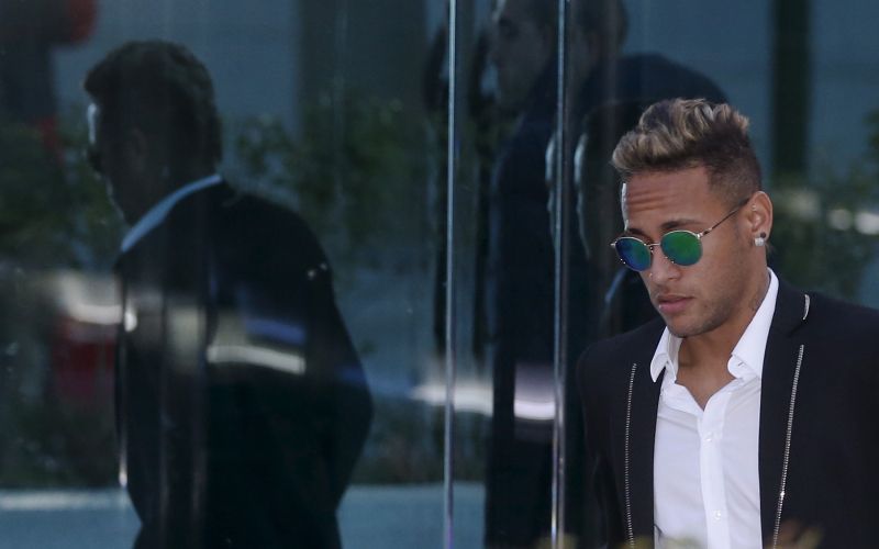 Neymar odhaja iz sodišča