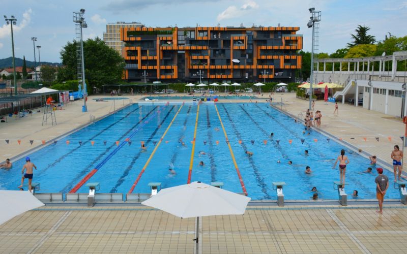 Olimpijski bazen v Novi Gorici pušča.