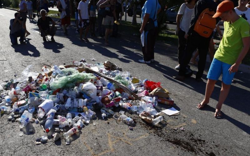 Nica, teroristični napad, smeti, spomenik.jpg