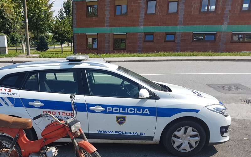 slovenska policija, moped, motor.jpg