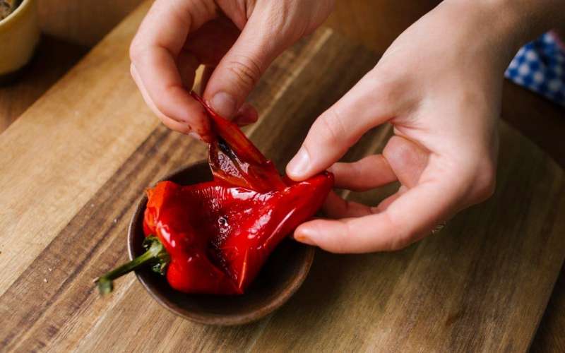 ajvar_lupljenje.jpg