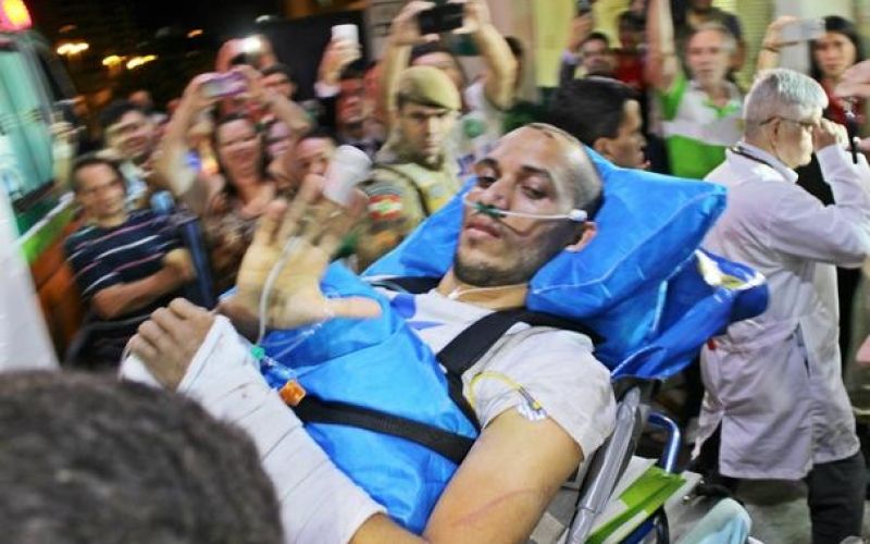 3713637037-zagueiro-neto-desembarcou-nesta-quinta-feira-em-chapeco.jpg