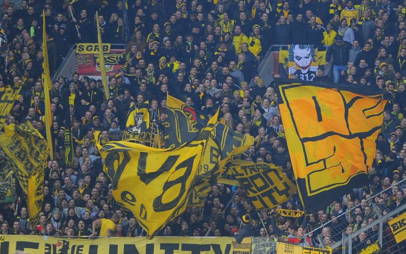 tribuna nm.jpg