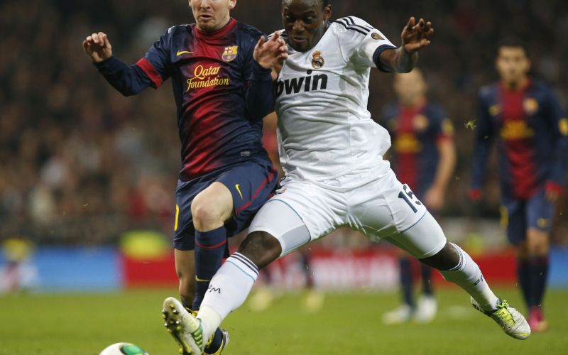 messi essien.jpg