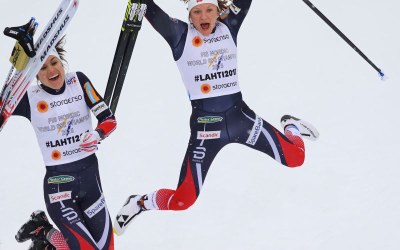 Heidi Weng in Maiken Caspersen Falla re.jpg