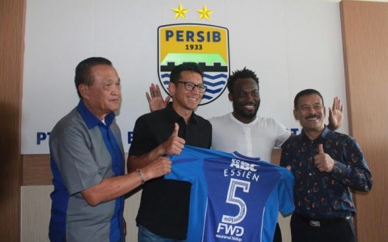 Essien 2.jpg
