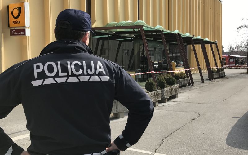 pošta maribor_prah_policija 3.JPG