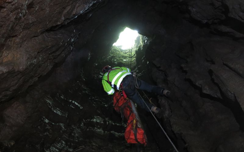 reševanje- jama_brezno pri cerkvi 5.jpg