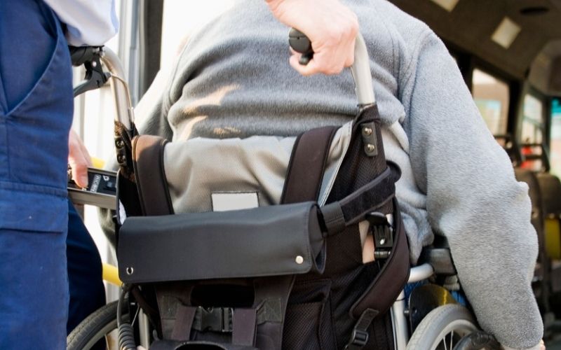 invalid, invalidski voziček, osebna asistenca