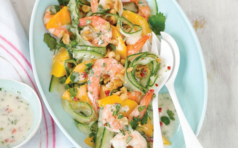 pisana solata z mangom in rakci.jpg