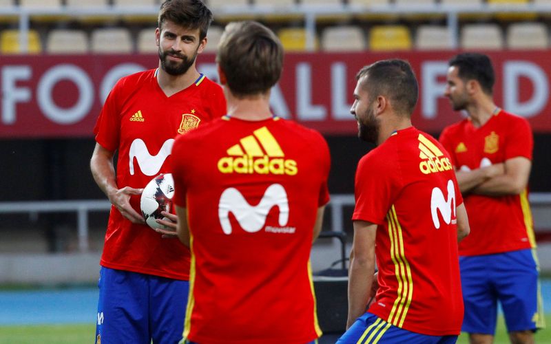 spanija nogomet pique re