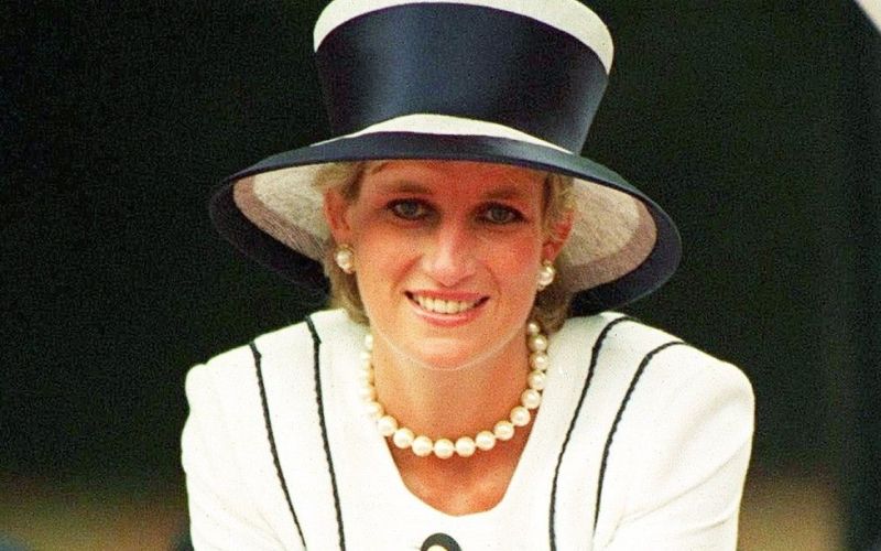 diana spencer klobuk.jpg
