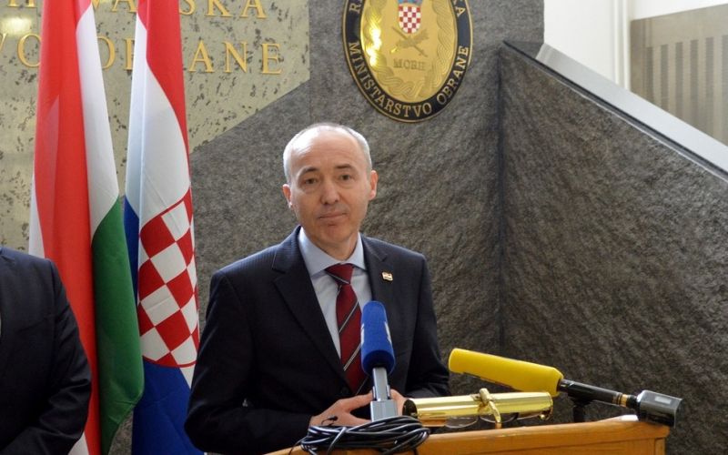 Damir Krstičević, obrambni minister