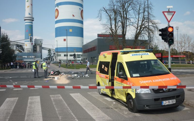 Prizorišče hude nesreče na ljubljanski Zaloški cesti, kjer sta umrla Barbara in Miha