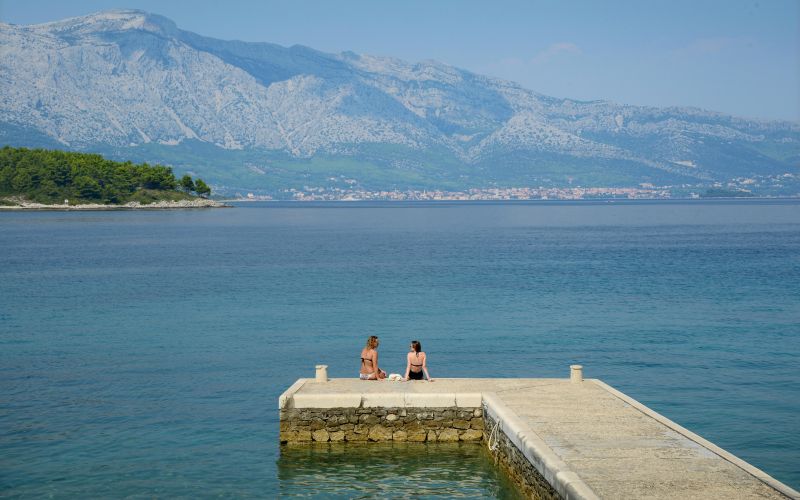 Korčula, hrvaško morje, pomoč, kopalci.jpg