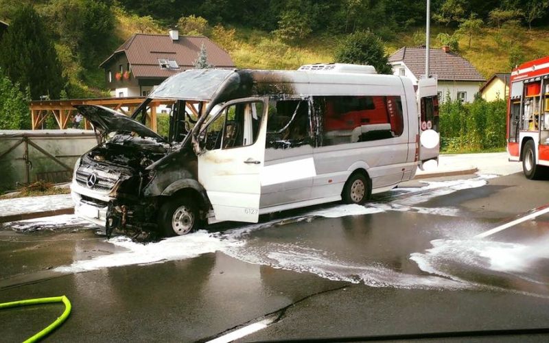 avtobus, ogenj, požar, mežica