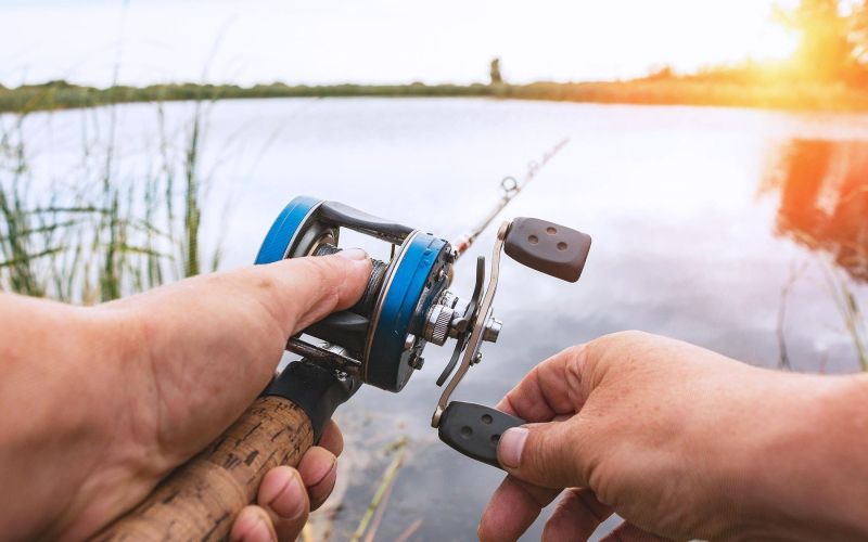 Ribič, ribiška palica, ribarjenje, ribolov.jpg