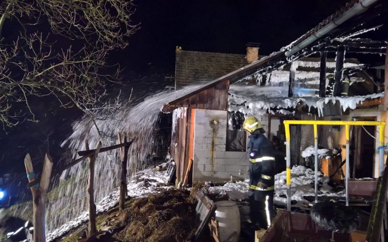 požar, hrastnik, gospodarsko poslopje