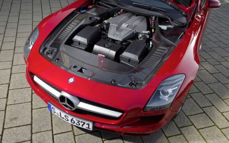Mercedes z vrstnimi šestvaljnimi motorji?