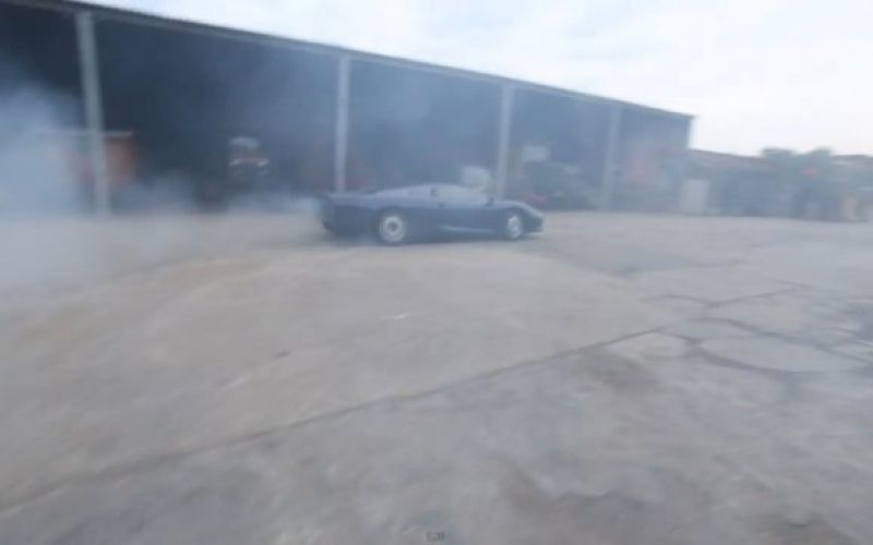 XJ220 na terenu