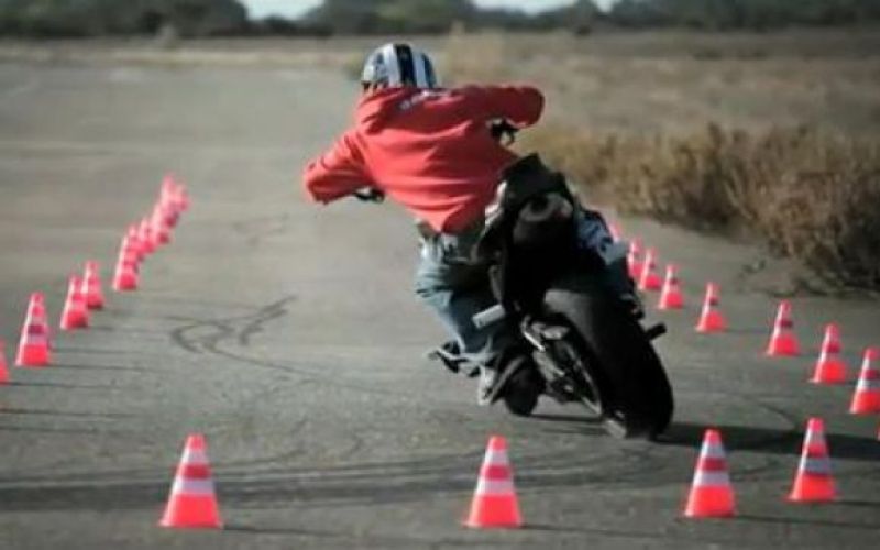 Ko imaš motocikel v ''malem mezincu''...