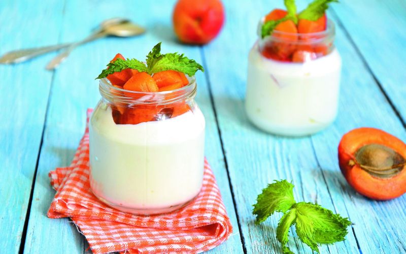 Jogurtova kupa z marelicami