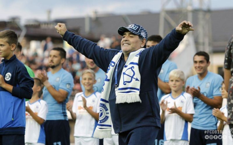 3maradona.jpg