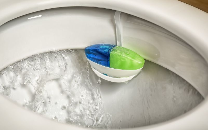 wc obešanka.jpg