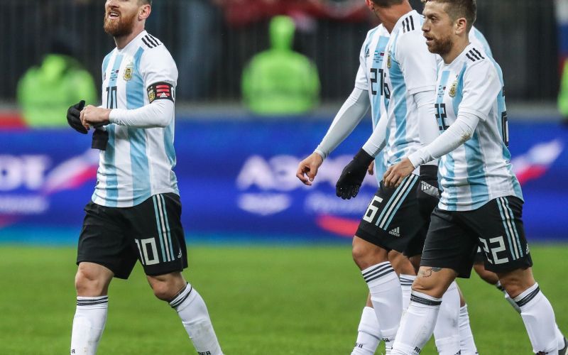 Lionel Messi in Papu Gomez.jpg