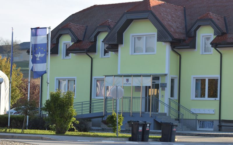 občina kuzma, občinska zgradba