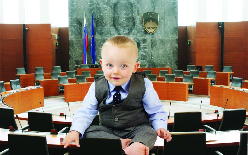 mame v parlamentu1 montaza jaka koren.jpg