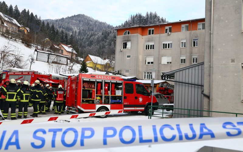 jeseniška bolnišnica, požar, gasilci, policija, policijski trak