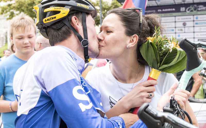 roglic lora.jpg