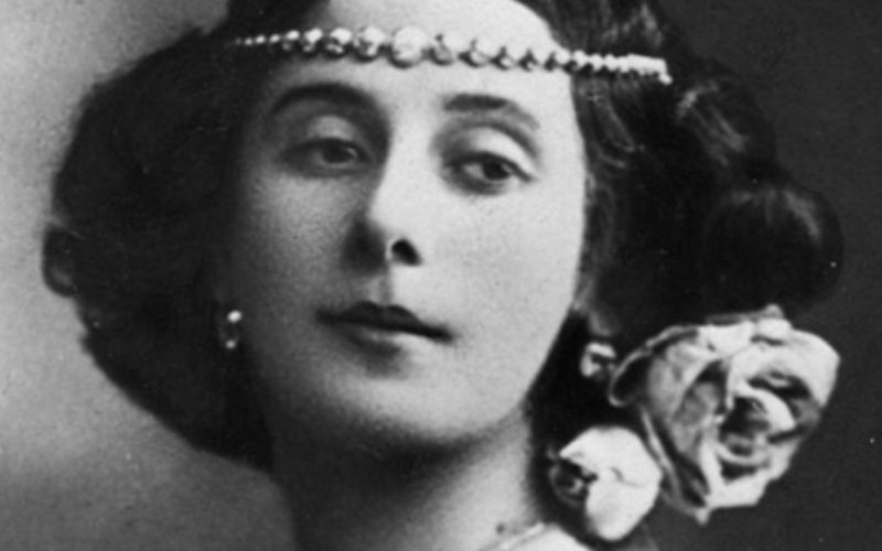 anna-pavlova-9435343-1-402.jpg