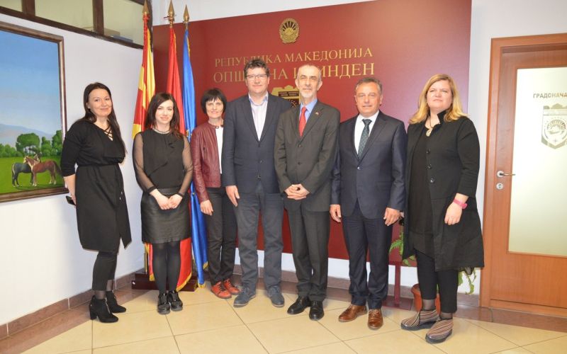 na_sprejemu_pri_zupanu_obcine_ilinden__severna_makedonija.jpg