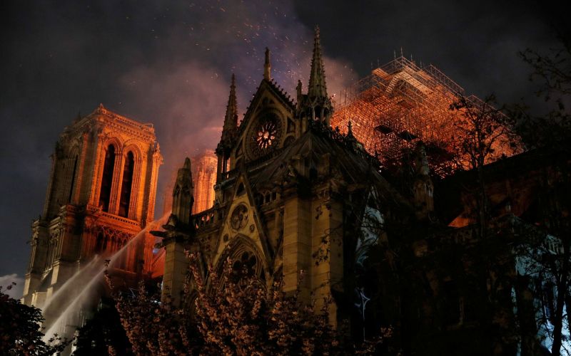 notredamska katedrala, požar9.jpg