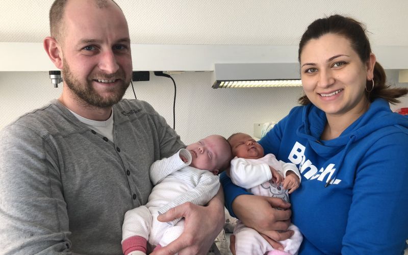 dvojcici liana in leonie koln