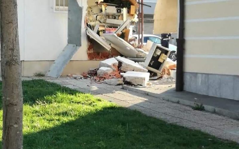 bankomat_razstreljen.jpg