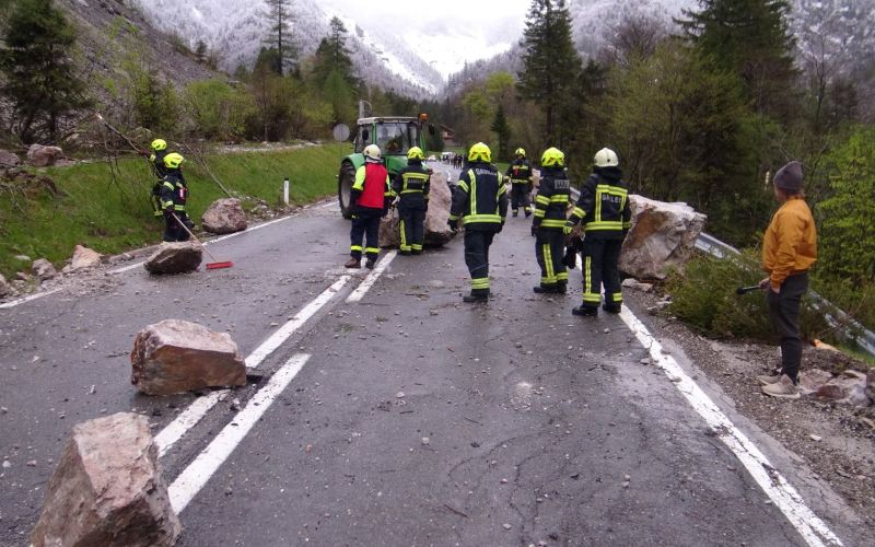 kamenje, skale, cesta na ljubelj.jpg