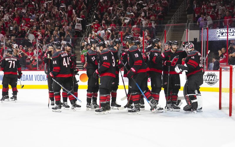 carolina hurricanes re.jpg