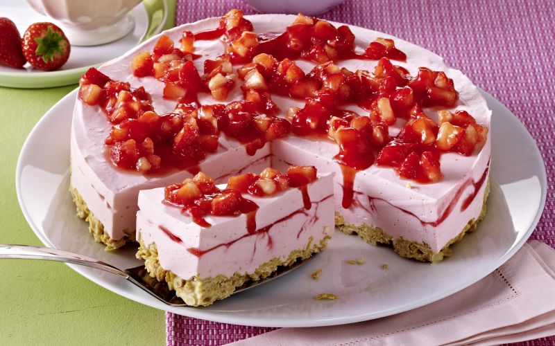 sladkih jogurtova jagodna torta.jpg