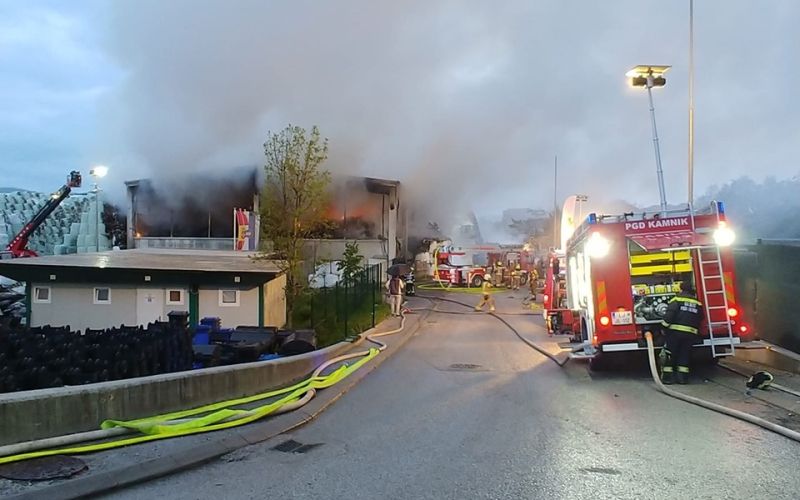 komenda, predelava odpadkov, požar