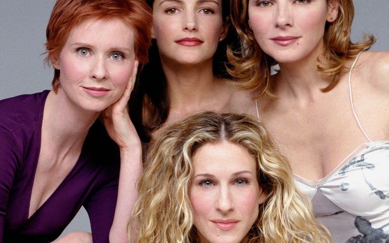 Sarah Jessica Parker (60) kot Carrie Bradshaw, Cynthia Nixon (59) kot Miranda Hobbes, Kristin Davis