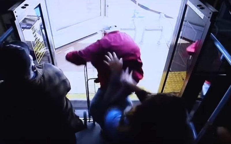 Avtobus, starostnik, Cadesha Michelle Bishop.JPG