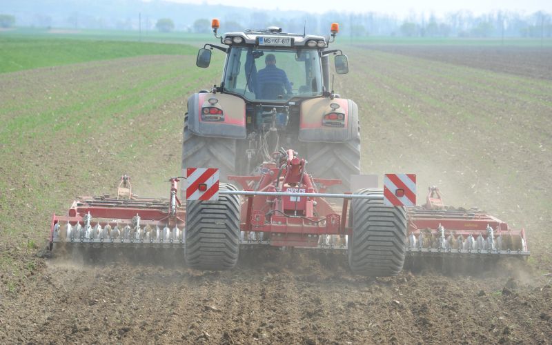 traktor, njiva, polje,