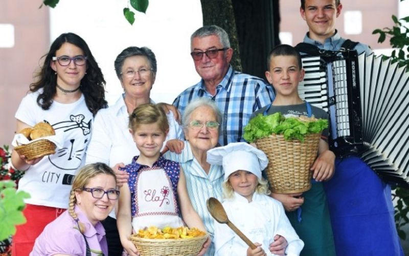 mojca druzina1.jpg